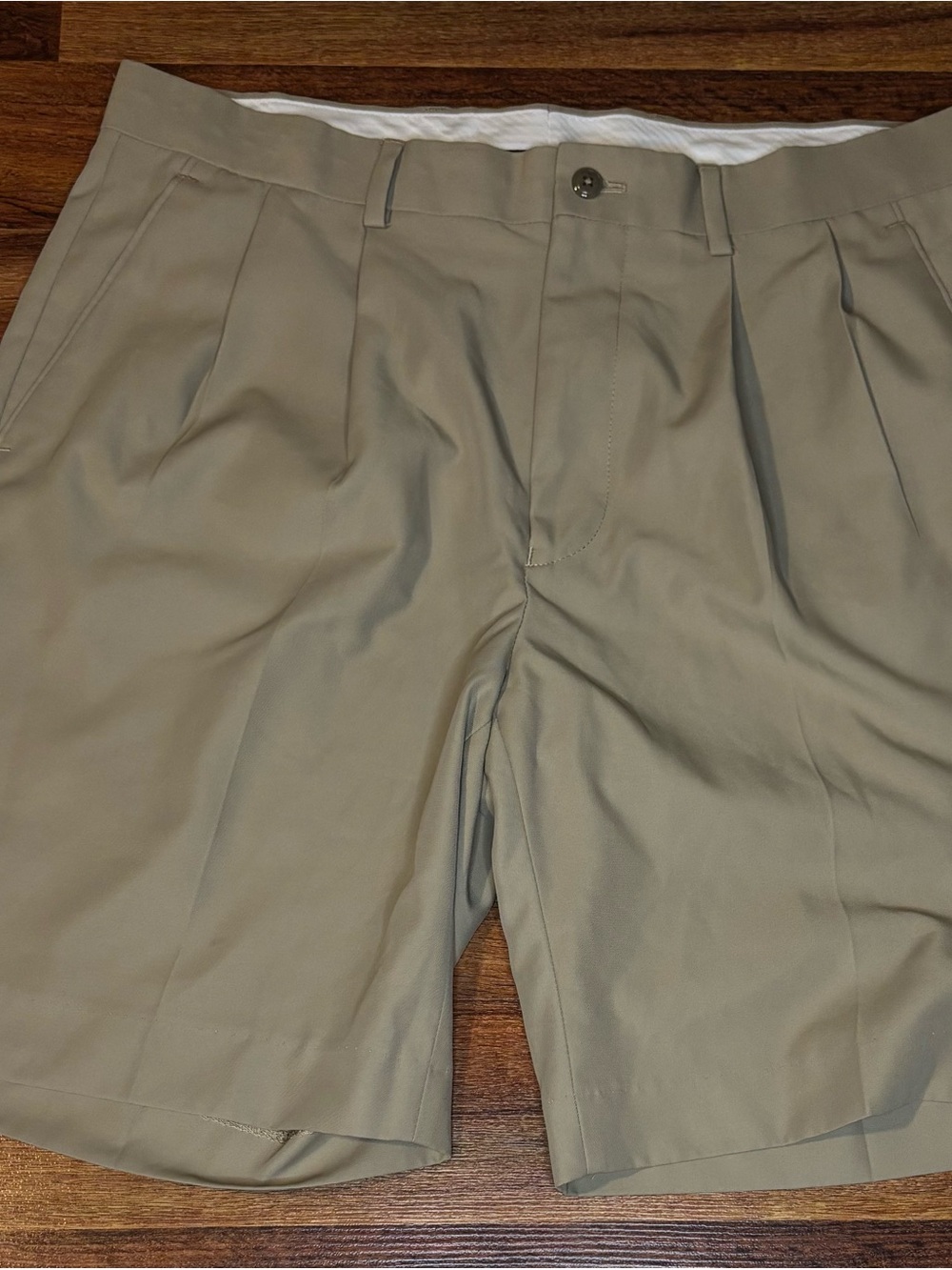 Alan Flusser Men's Flat-Front Shorts in Khaki